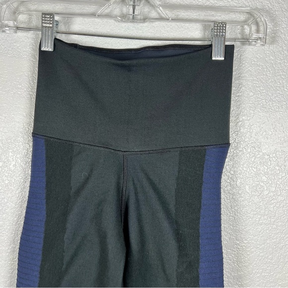 Nike Dri-FIT Women’s Compression Cropped Leggings – Navy & Black, Size Medium - Picture 2 of 8